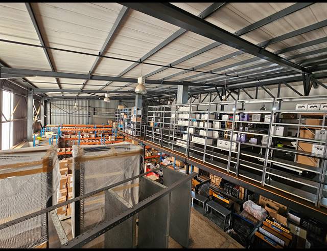 1,280M² WAREHOUSE FOR SALE IN NORTH RIDING